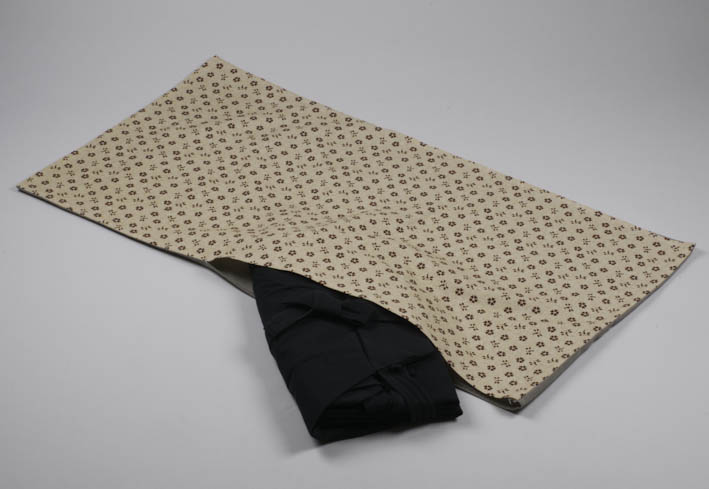Housse pour hakama et hakama plié "en voyage"