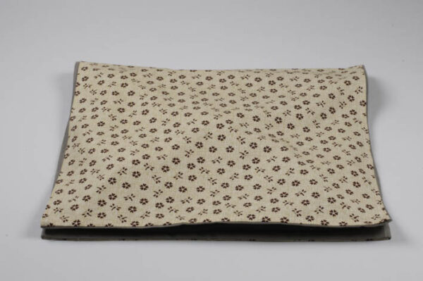 Housse pour hakama fermée