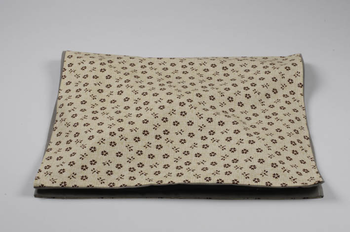 Housse pour hakama fermée